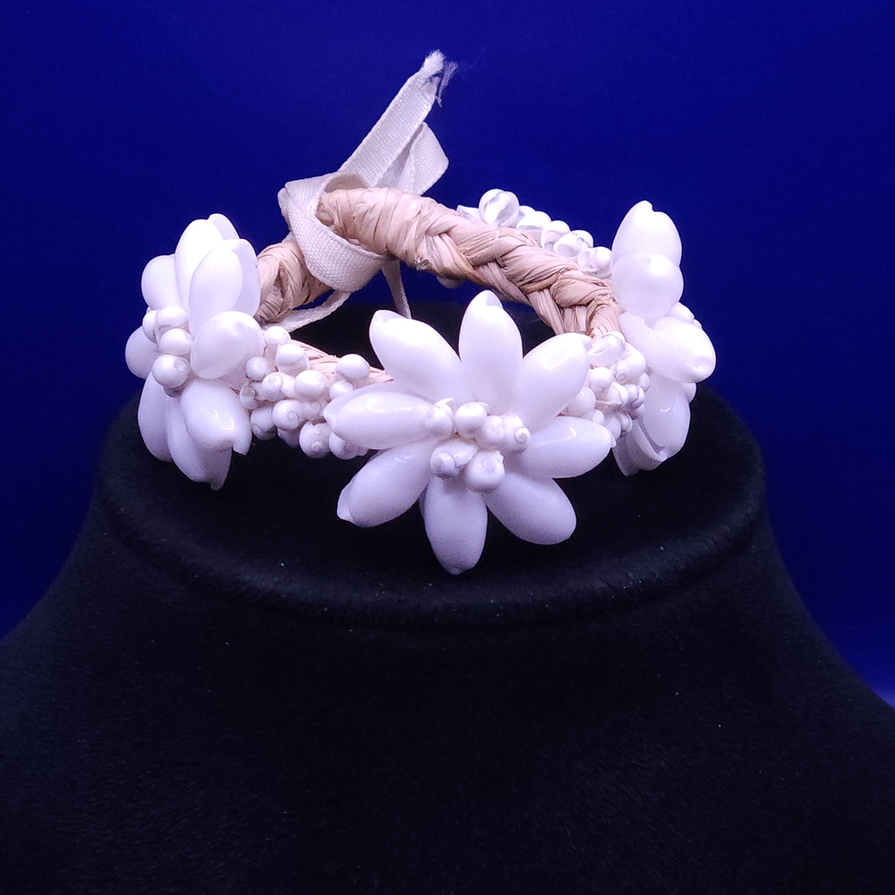 Hawaiian-style shell bracelet featuring white bubble shell flowers